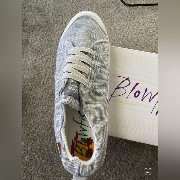 Blowfish Sneakers 8.5 - Picture 2 of 6